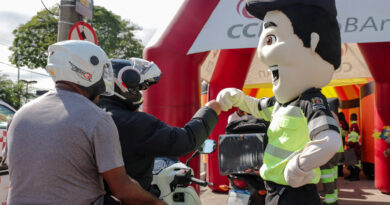 Maio Amarelo: ação educativa orienta motociclistas sobre segurança no trânsito em Jundiaí